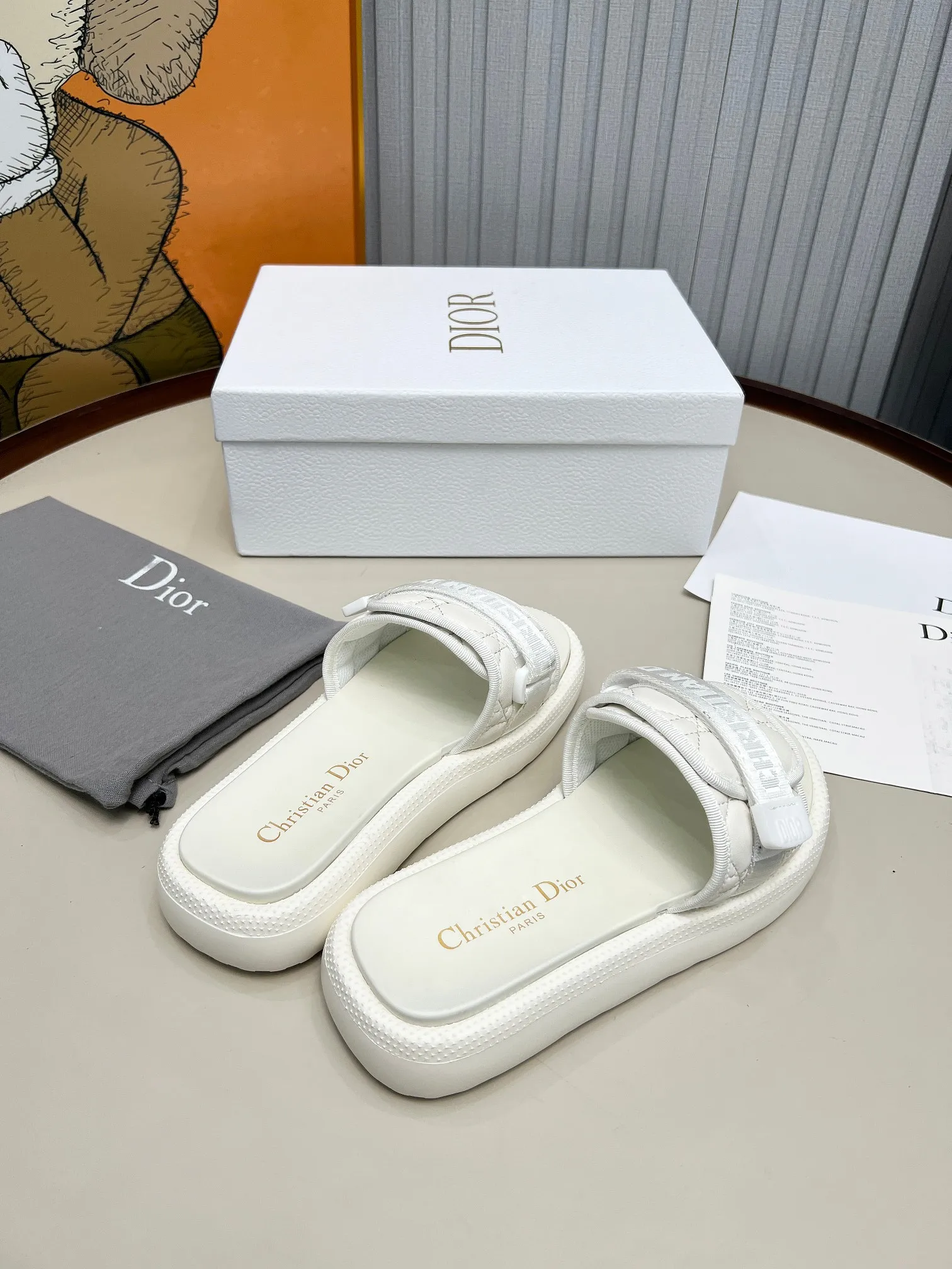 👟👟Ex-factory price 420👟👟 Dior Dior high version slippers, 👏👏2025 new classic model 🔥purchasing level qualityhot-selling thick-soled slippers in foreign counters💋———————————— Upper➕Inner: Original customized special electric embroidery material, Sole: Original mold 1.1 (lightweight) Bottom thickness: heel 5cm, forefoot 3cm, size 35-40 (with full set of packaging, cloth bag handbag, card instructions). You are welcome to place an order in advance, first come first served. Win-win cooperation.